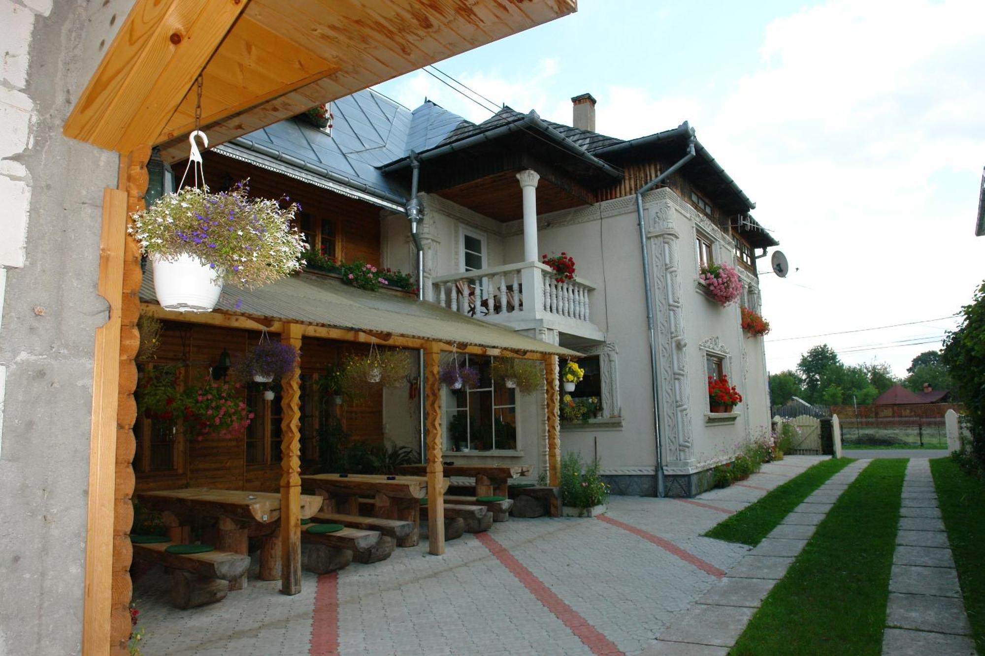 Pension Crizantema Vatra Moldoviţei Exterior foto