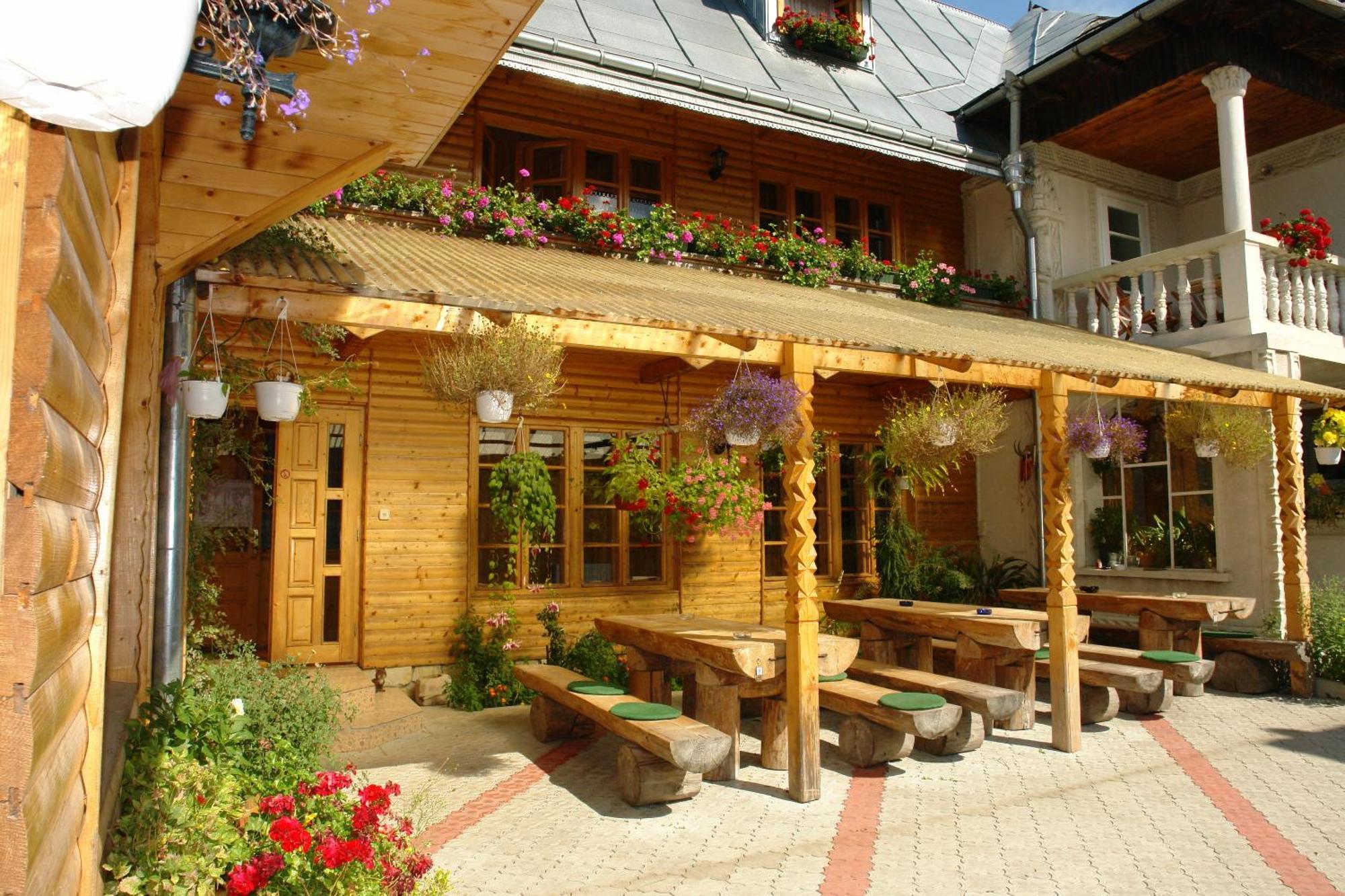 Pension Crizantema Vatra Moldoviţei Exterior foto